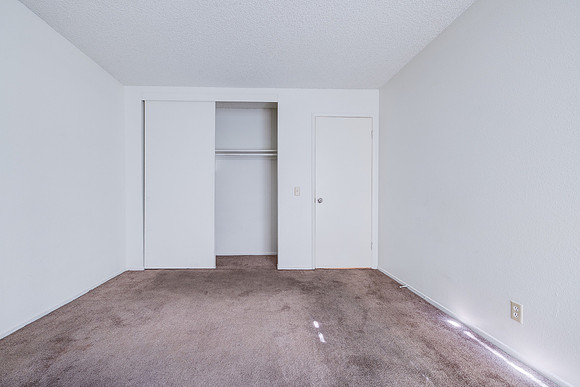 Small File -756 Inglewood Interior-025