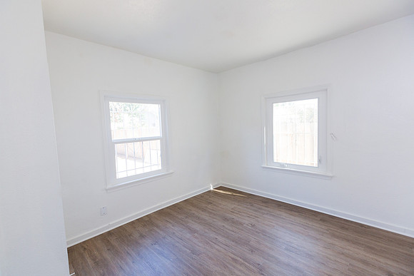 1640 Gundry Ave LB-77