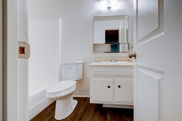 Small File -756 Inglewood Interior-033