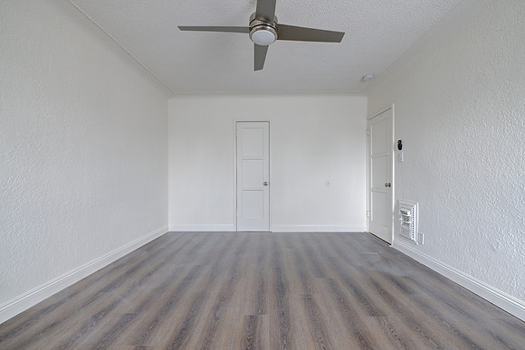 1144 W 57th St Los Angeles Interior-066