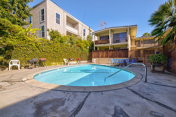 756 Inglewood Outside-004