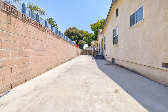 2945 West Blvd Exterior-003