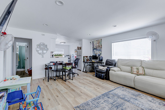 1720 Cerritos Ave-049