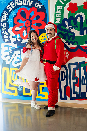 1 Amazon Fresh Long Beach Ca Holiday Art Display-125