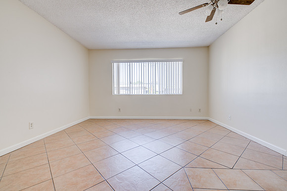 1133 Freeman Ave Interior-040