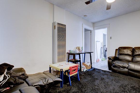 815 W 62nd Pl Interior-056