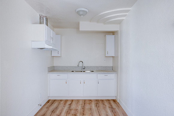 1144 W 57th St Los Angeles Interior-030