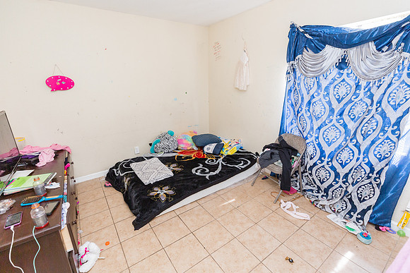 10413 S Main Street - Real Estate Photographer Los Angeles-44