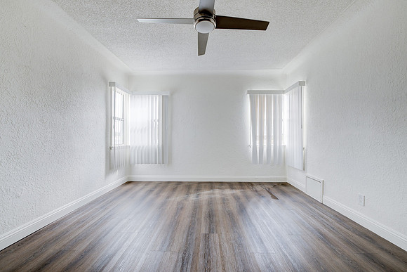 1144 W 57th St Los Angeles Interior-064