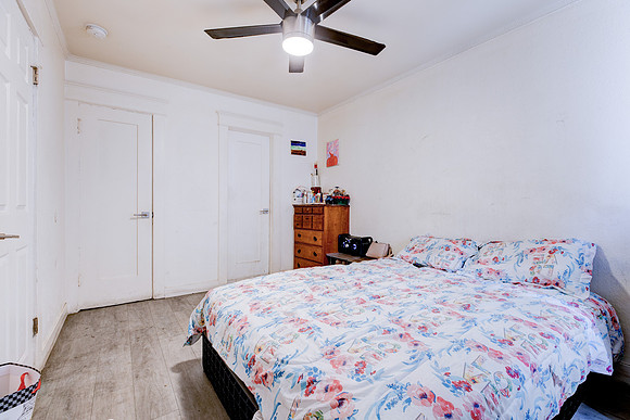 815 W 62nd Pl Interior-033