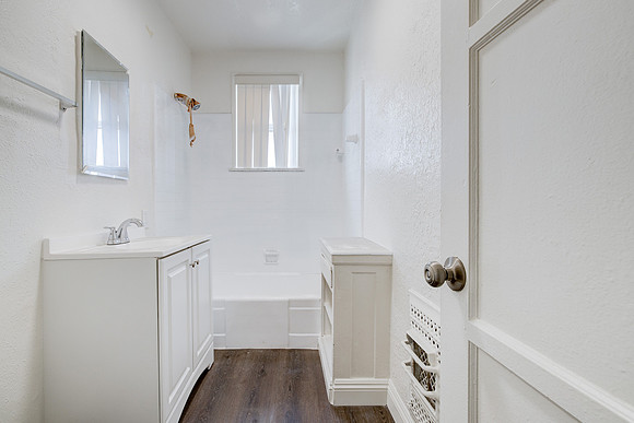1144 W 57th St Los Angeles Interior-062