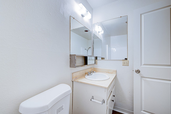 756 Inglewood Interior-036
