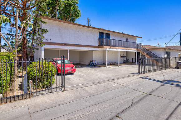 1126 E Arcaida Ct Long Beach Exterior-006