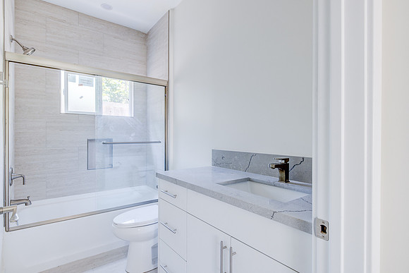 2945 West Blvd Interior-024