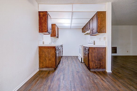 Small File -756 Inglewood Interior-008