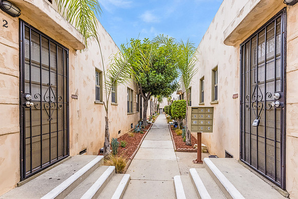 733 Daisy Ave-018