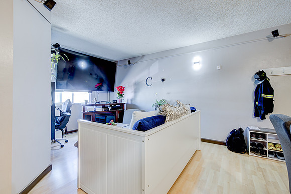 1133 Freeman Ave Interior-078