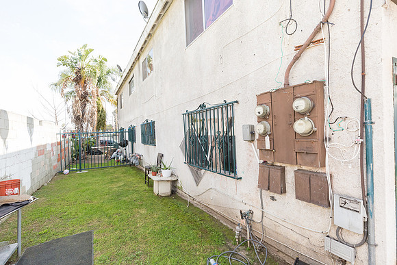 10413 S Main Street - Real Estate Photographer Los Angeles-62