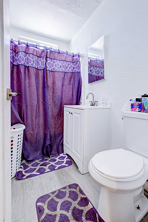 815 W 62nd Pl Interior-036