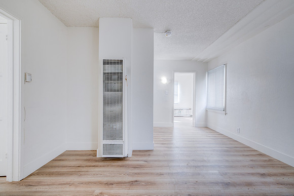 1144 W 57th St Los Angeles Interior-022
