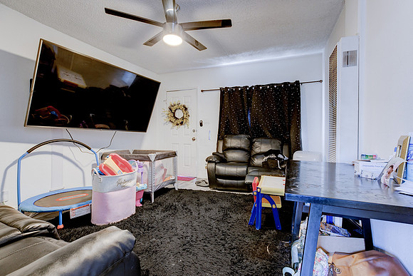 815 W 62nd Pl Interior-055