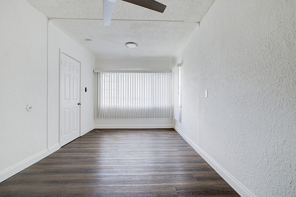 1144 W 57th St Los Angeles Interior-059