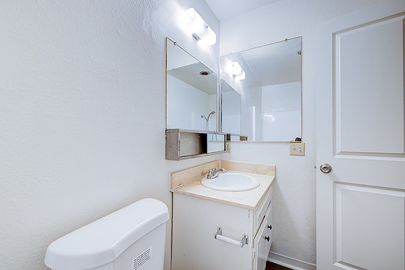 Small File -756 Inglewood Interior-036