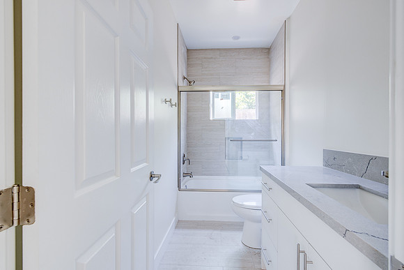 2945 West Blvd Interior-023